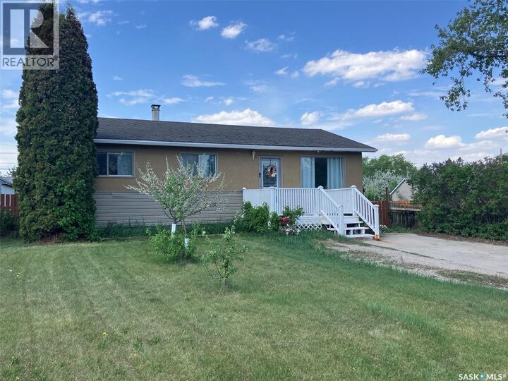 Property Photo:  110 4th Street N  SK S0E 1E0 