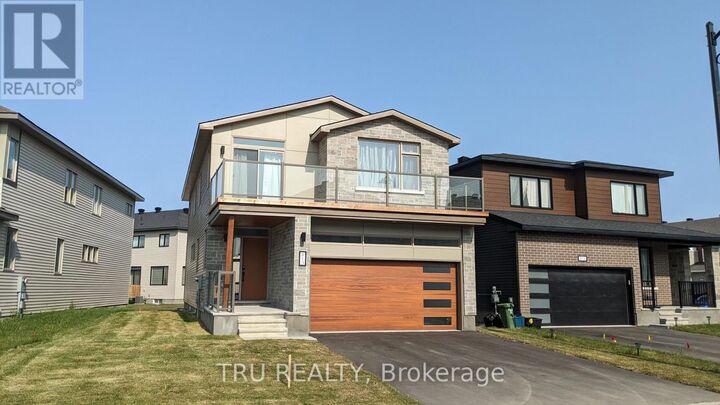 Property Photo:  813 Crossgate Street  ON K2J 7E3 