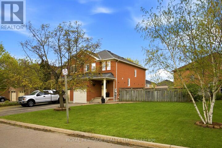 Property Photo:  1251 Quest Circle  ON L5N 8B6 