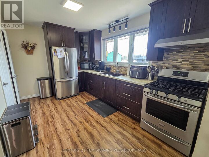 Property Photo:  8 Browns Road  ON P0J 1H0 