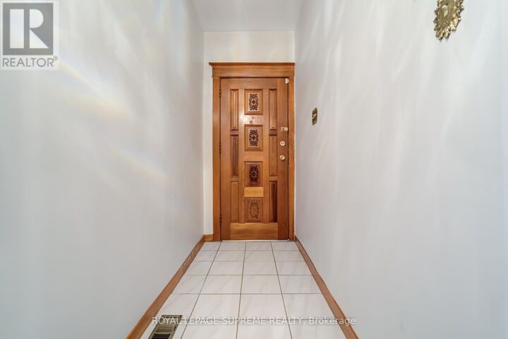 Property Photo:  160 Shanly Street Upper  ON M6H 1S9 