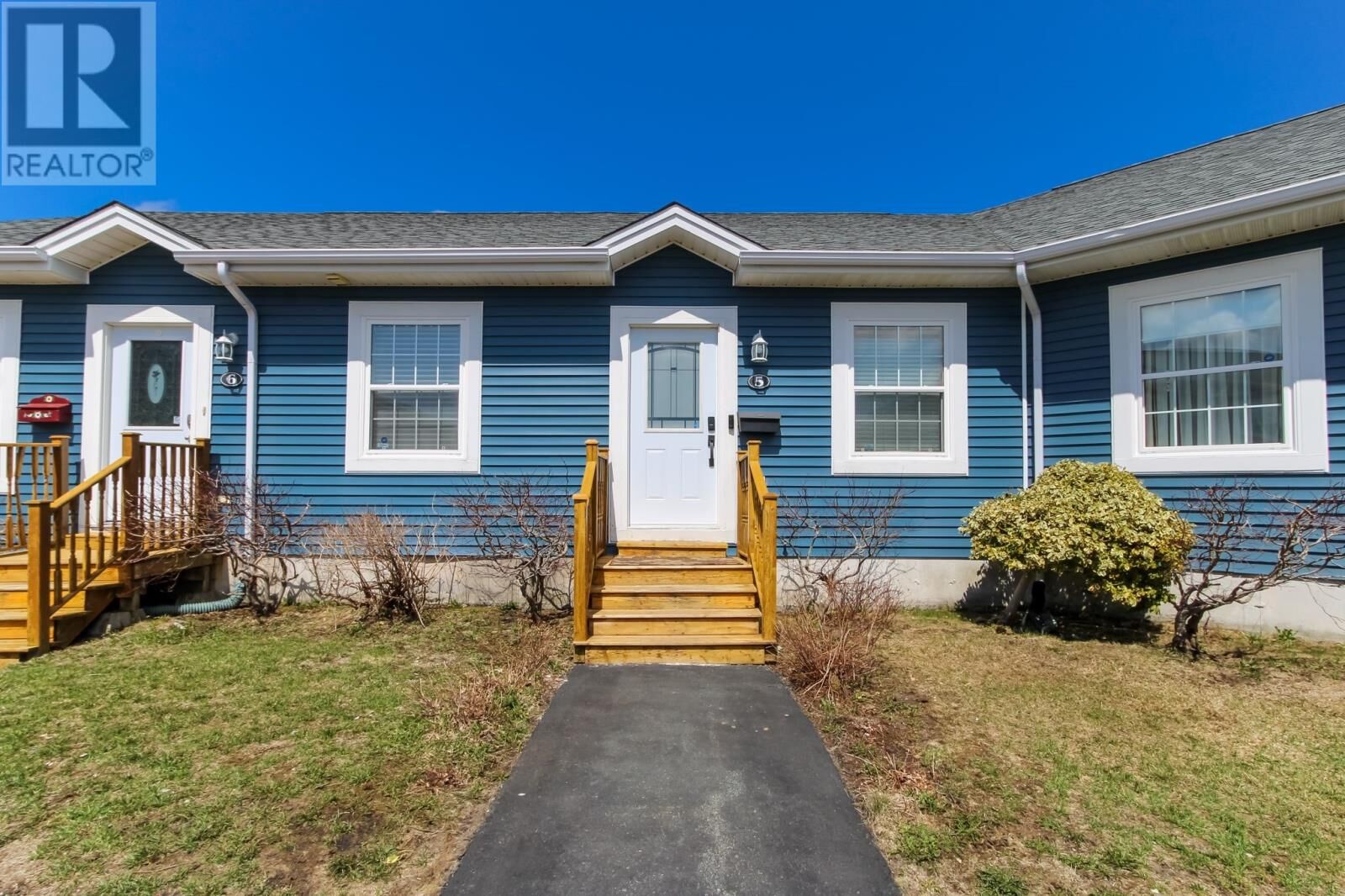 Property Photo:  5 Florencia Court  NL A1E 6K1 