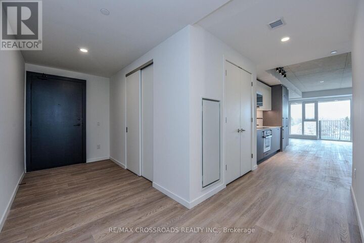 Property Photo:  689 The Queensway Drive 520  ON M8Y 1L1 
