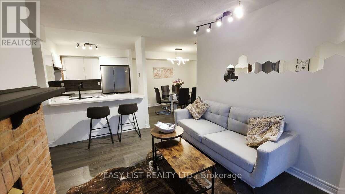 Property Photo:  75 Weldrick Road East 613  ON L4C 0H9 