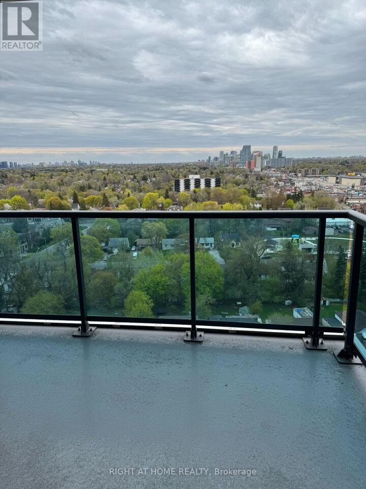 Property Photo:  7167 Yonge Street Ph1-106  ON L3T 0E1 
