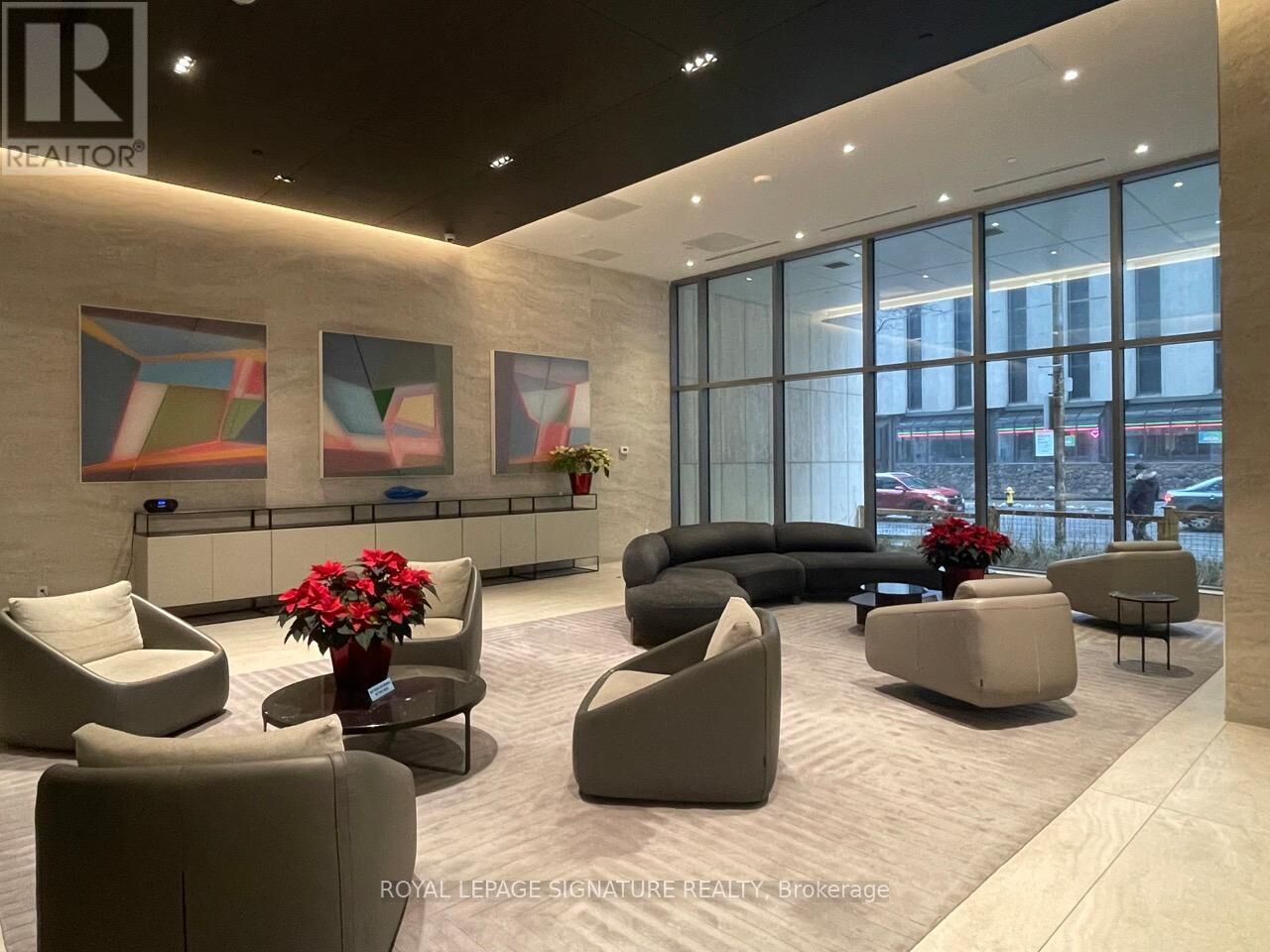 Property Photo:  2221 Yonge Street 3903  ON M4S 0B8 