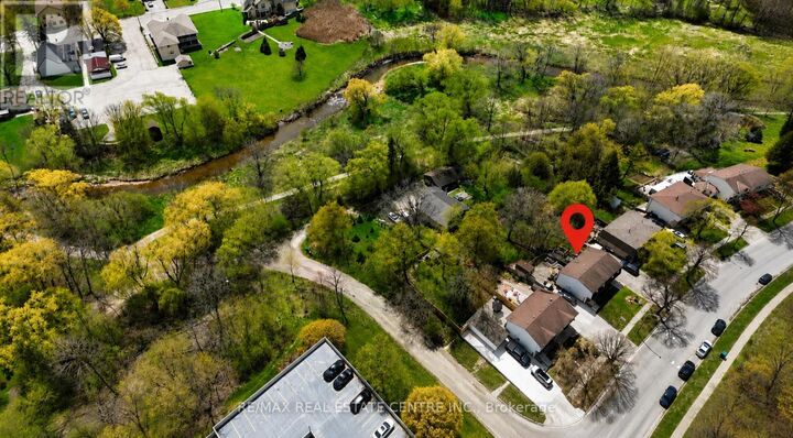 Property Photo:  195 Old Carriage Drive  ON N2P 1H5 
