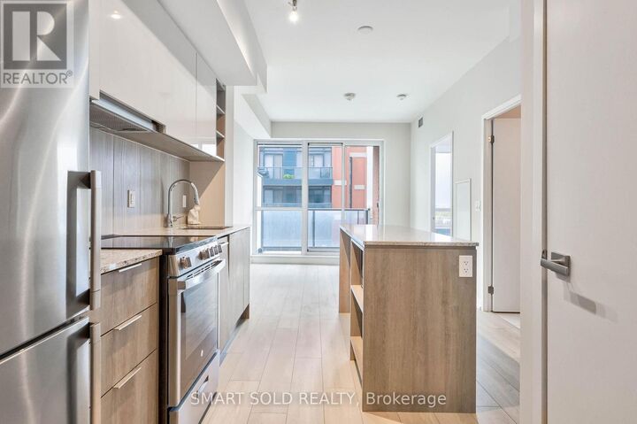 Property Photo:  31 Tippett Road 833  ON M3H 2V1 