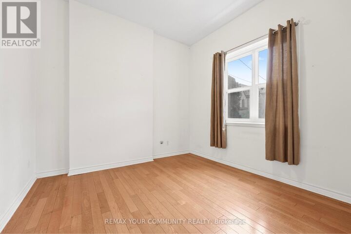 Property Photo:  151 Dovercourt Road Main  ON M6J 3C5 