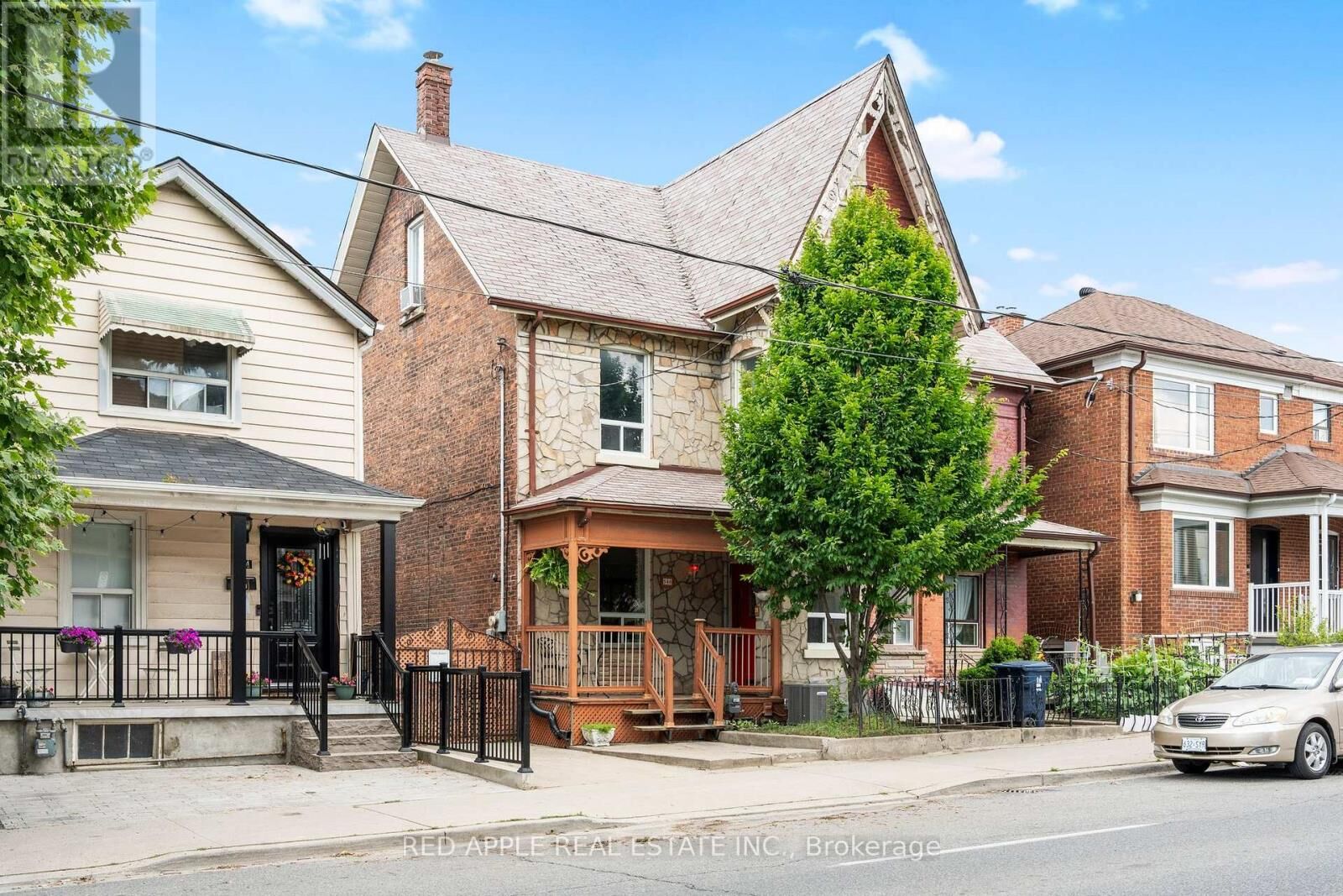 Property Photo:  546 Dufferin Street  ON M6K 2A7 