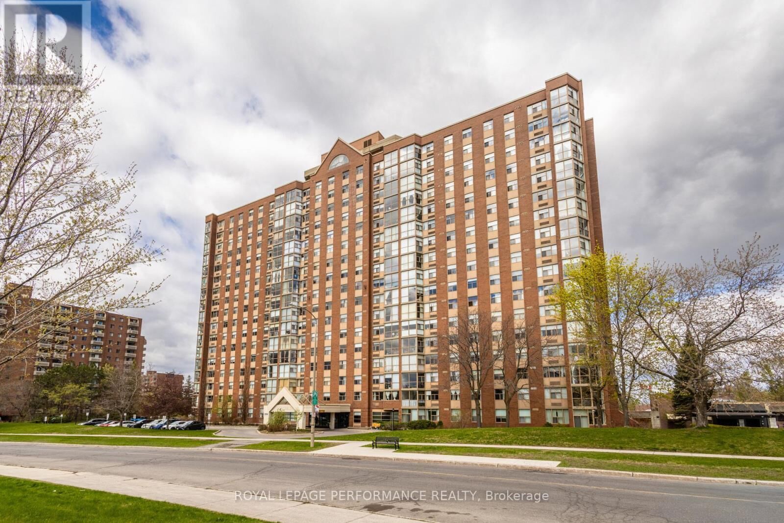 Property Photo:  2760 Carousel Crescent 1606  ON K1T 2N4 