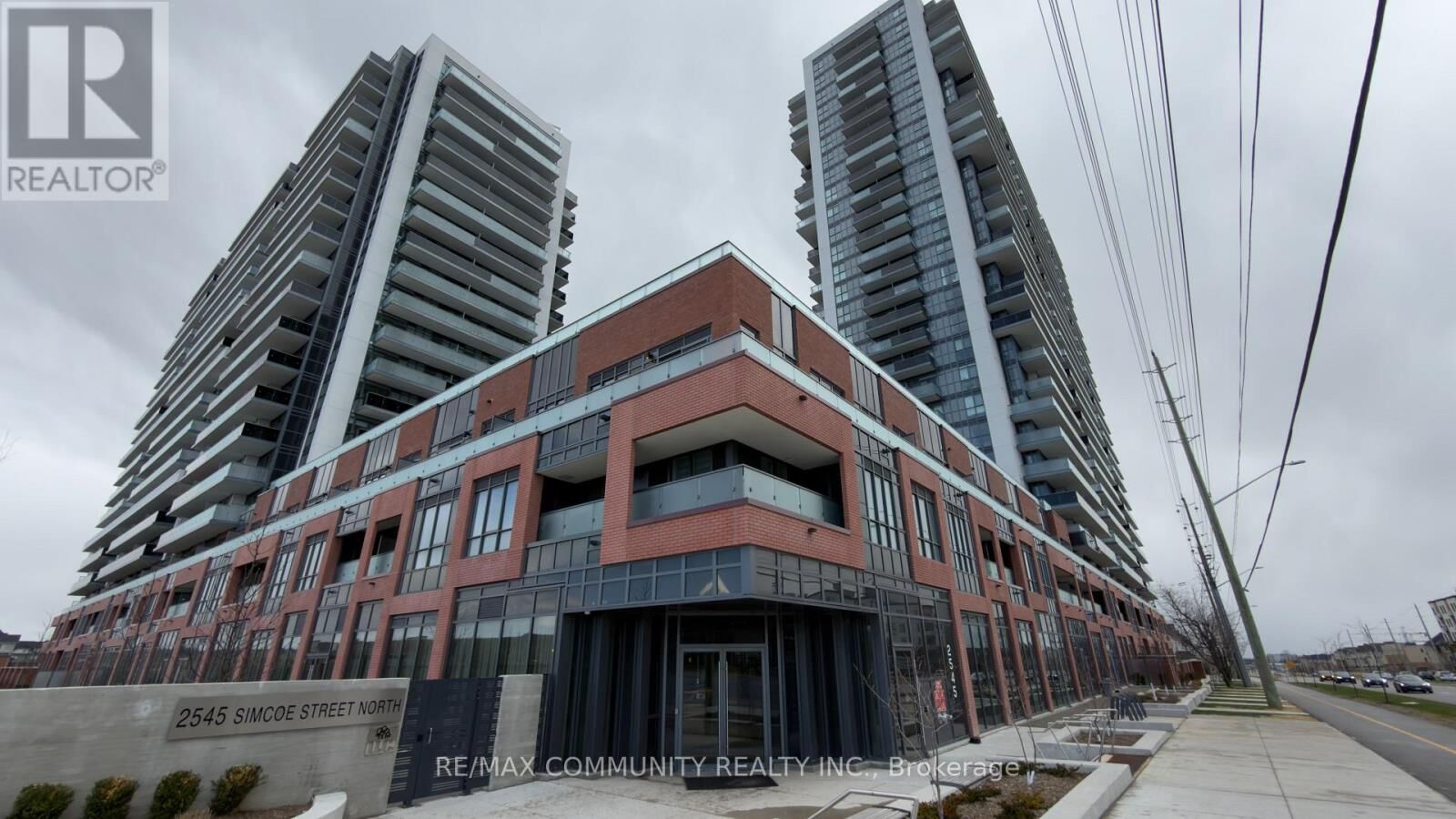 Property Photo:  2545 Simcoe Street North 319  ON L1L 0W3 