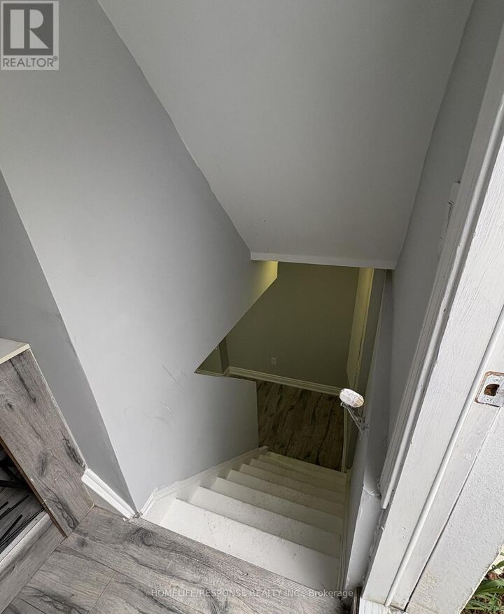 Property Photo:  11 Saddlecreek Court  ON L6Y 4V6 