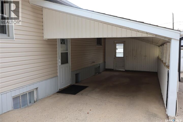Property Photo:  505 3rd Avenue E  SK S0H 0B0 