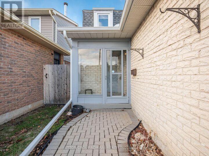 Property Photo:  218 Mullen Drive  ON L4J 2P1 
