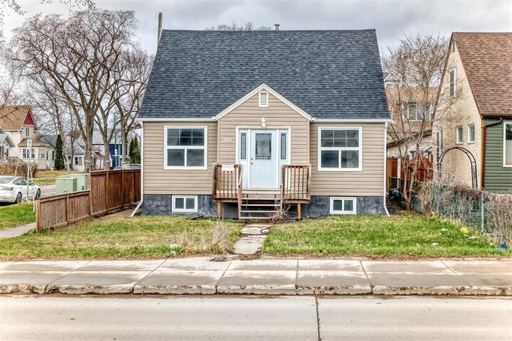 Property Photo:  348 Henderson Highway  MB R2L 1M8 