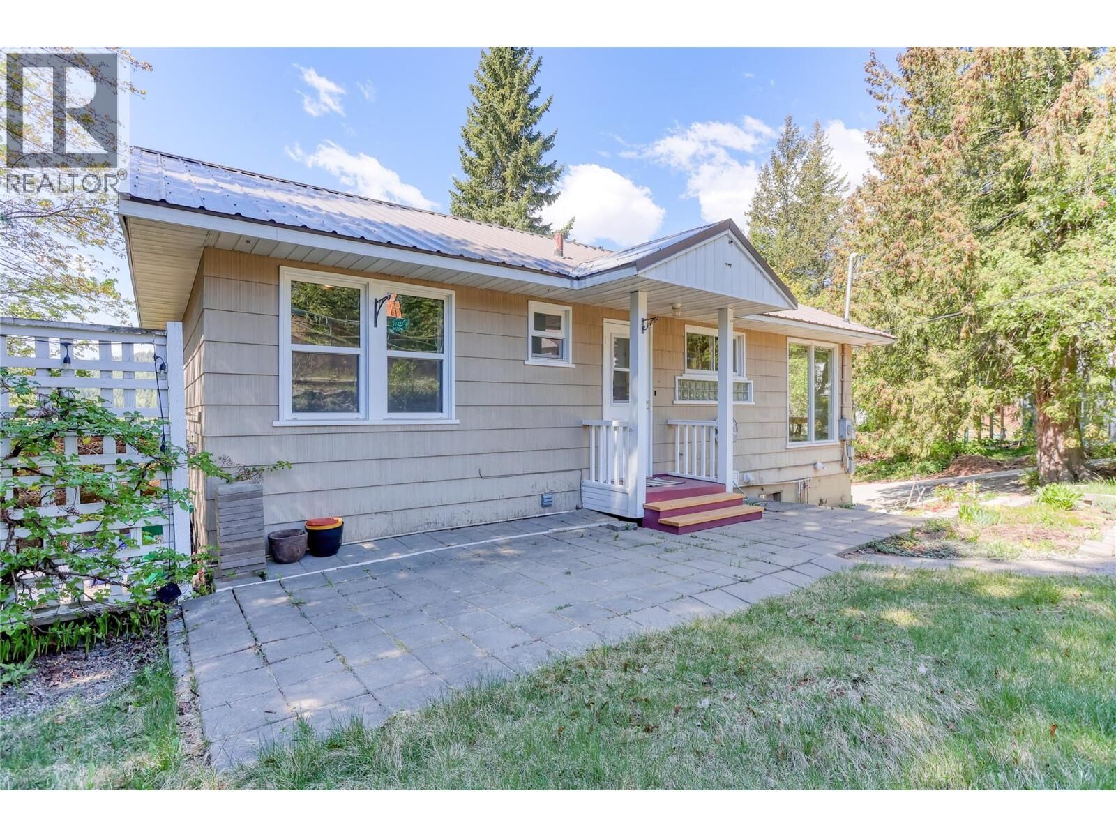 Property Photo: 2551 Pinewood Drive BC V0G 1Y0