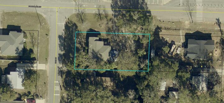 Property Photo:  328 Dixie Street  FL 32536 
