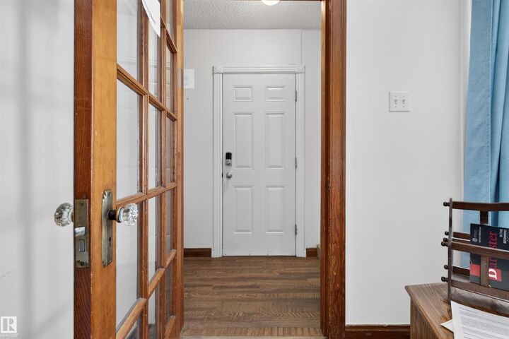Property Photo:  10522 79 Avenue NW  AB T6E 1R8 