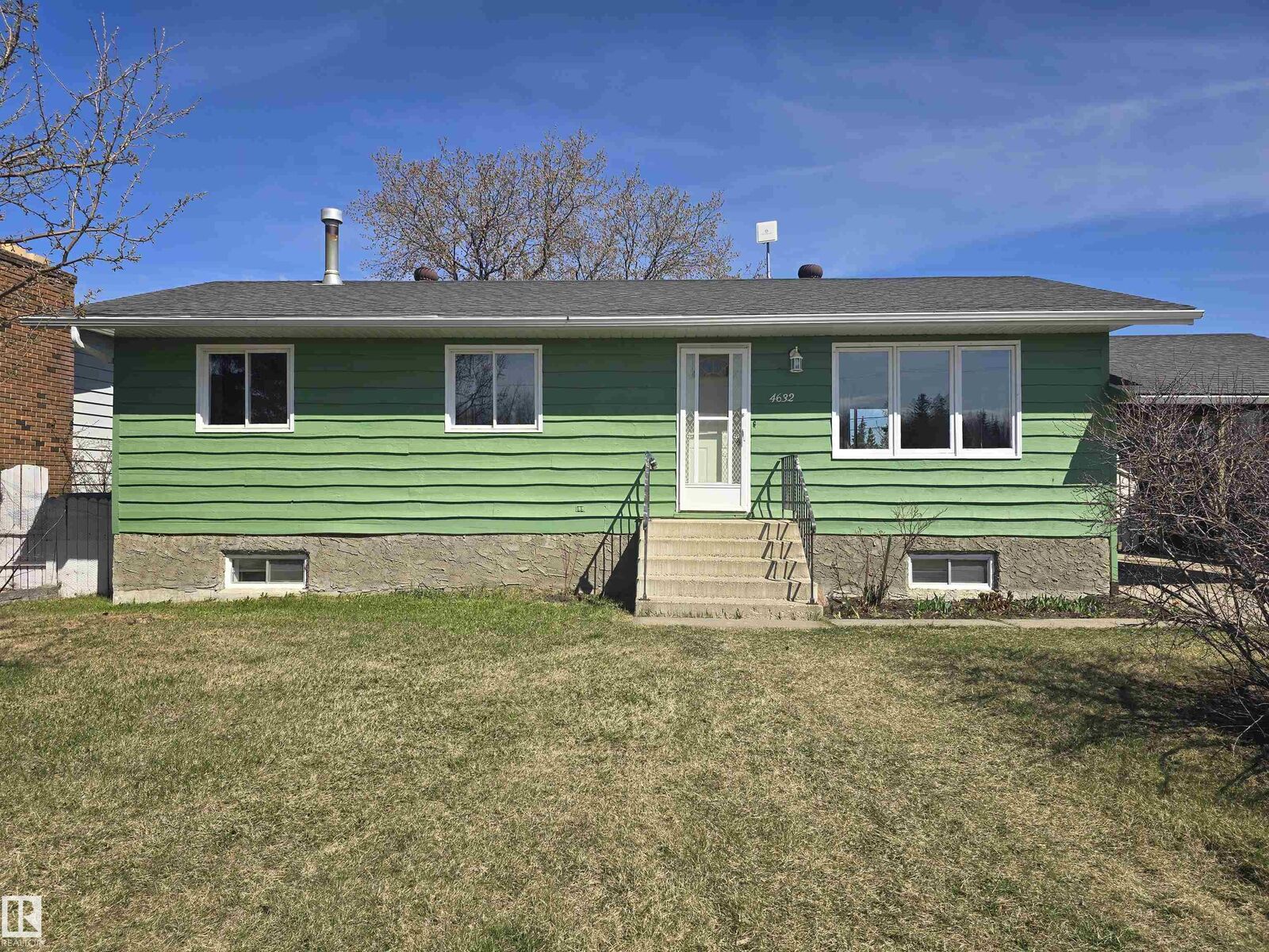 Property Photo:  4632 46 Avenue  AB T0E 0T0 