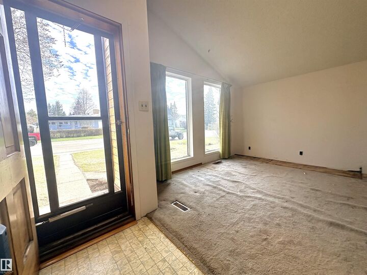 Property Photo:  16321 109A Avenue NW  AB T5P 1C5 