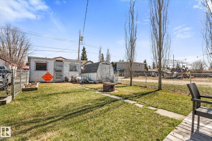 Property Photo:  5211 50 Avenue  AB T0E 0A0 