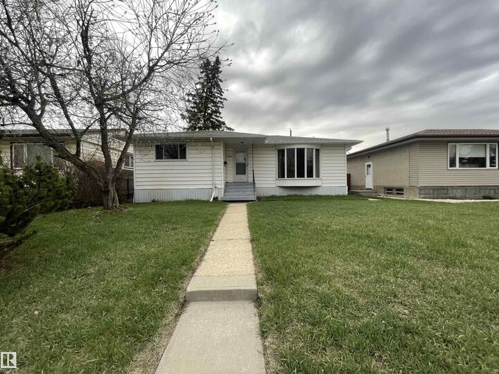 Property Photo:  13804 132 Avenue NW  AB T5L 3R8 