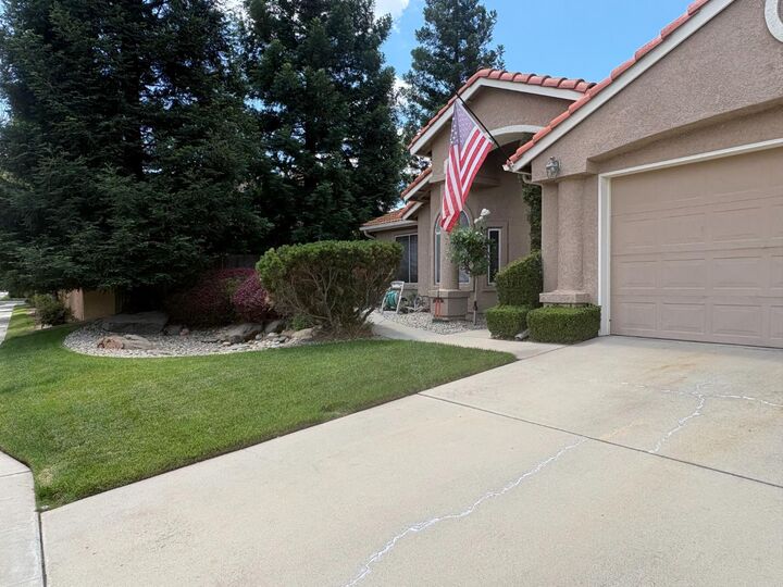 Property Photo:  8263 N McDonald Avenue  CA 93720 