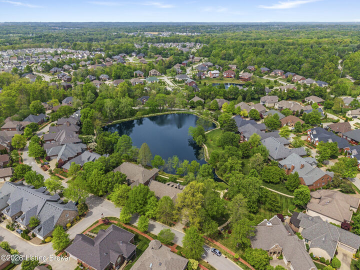 Property Photo: 213 Buckland Trace KY 40245