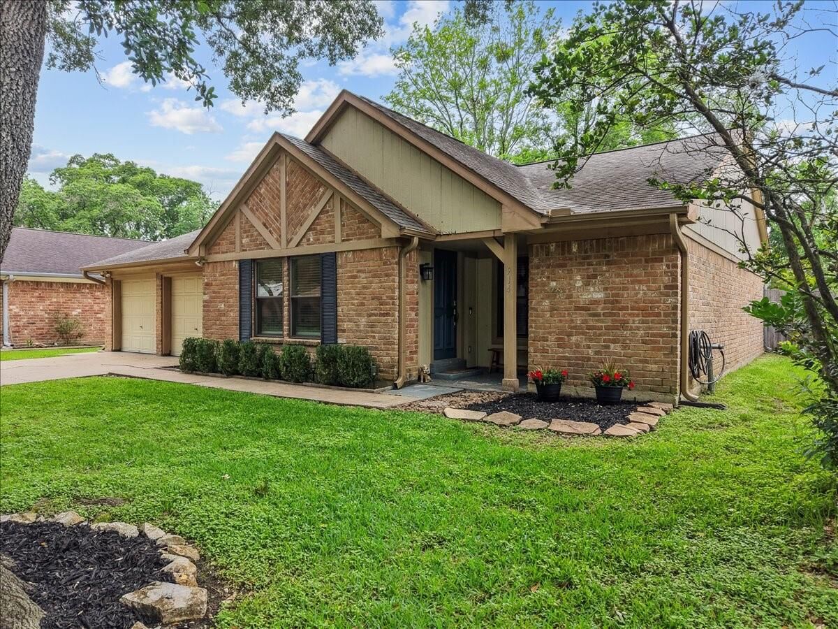 Property Photo: 914 Red Rock Canyon Drive TX 77450