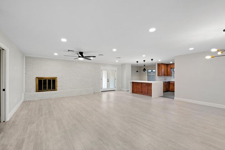 Property Photo: 5911 Rutherglenn Drive TX 77096