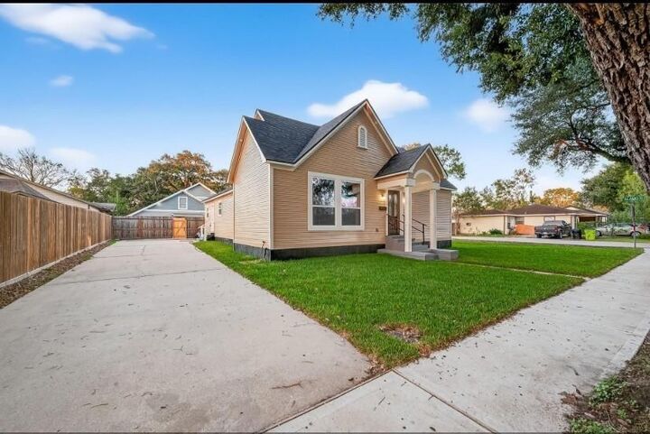 Property Photo: 2725 Avenue F TX 77471