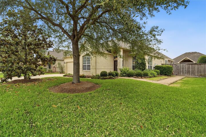 Property Photo:  2419 S Venice Drive  TX 77581 