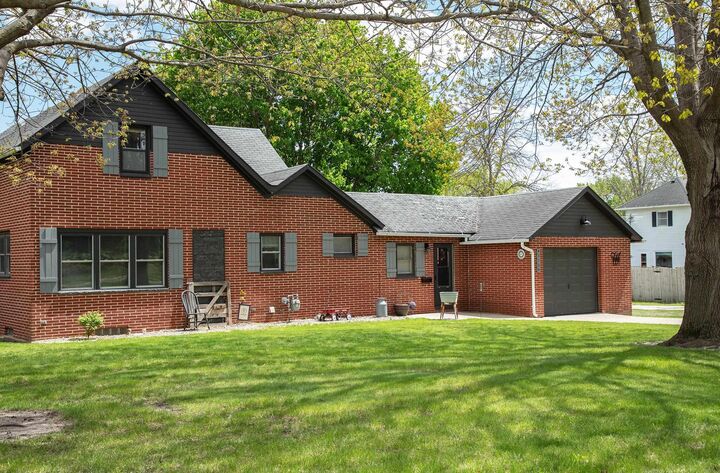 Property Photo:  310 N Maple Street  IA 50674 