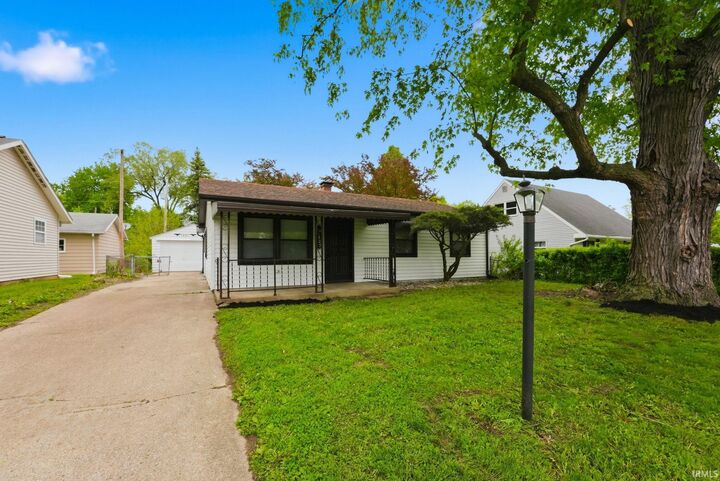 Property Photo:  1427 Baywood Drive  IN 46774 