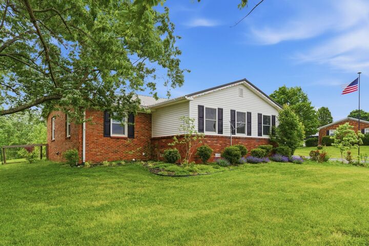 Property Photo: 915 Richmond Road Loop 1 KY 40444