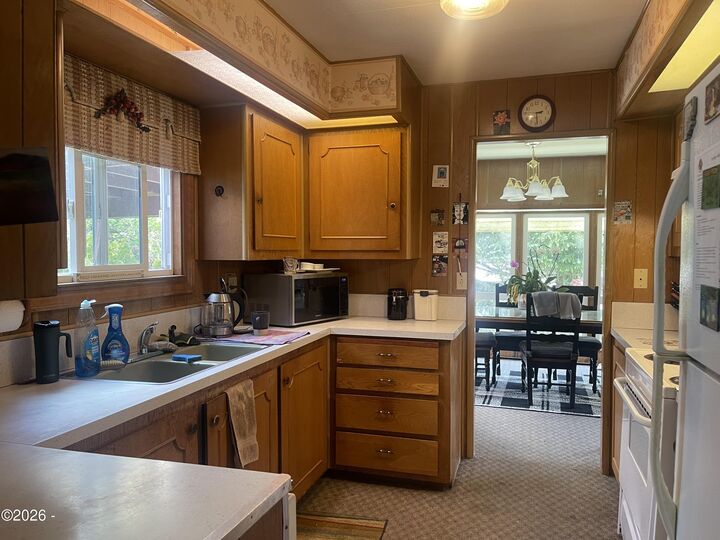 Property Photo:  2845 NE 36th Drive  OR 97367 