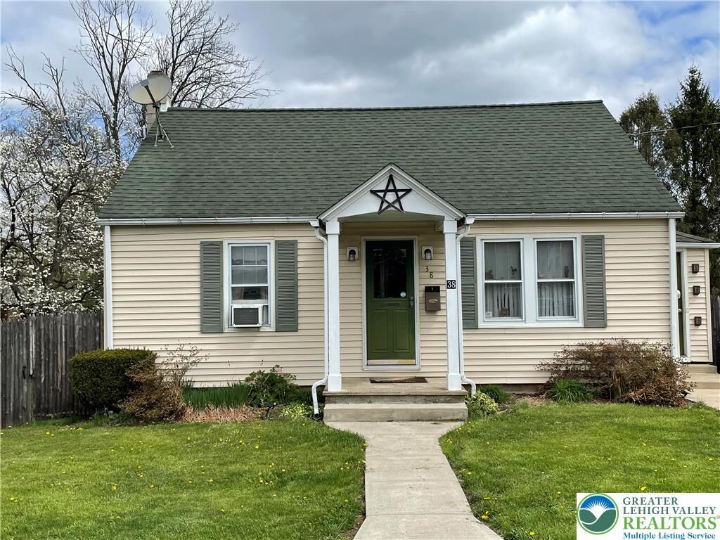 Property Photo:  38 W 3rd Street  PA 18091 
