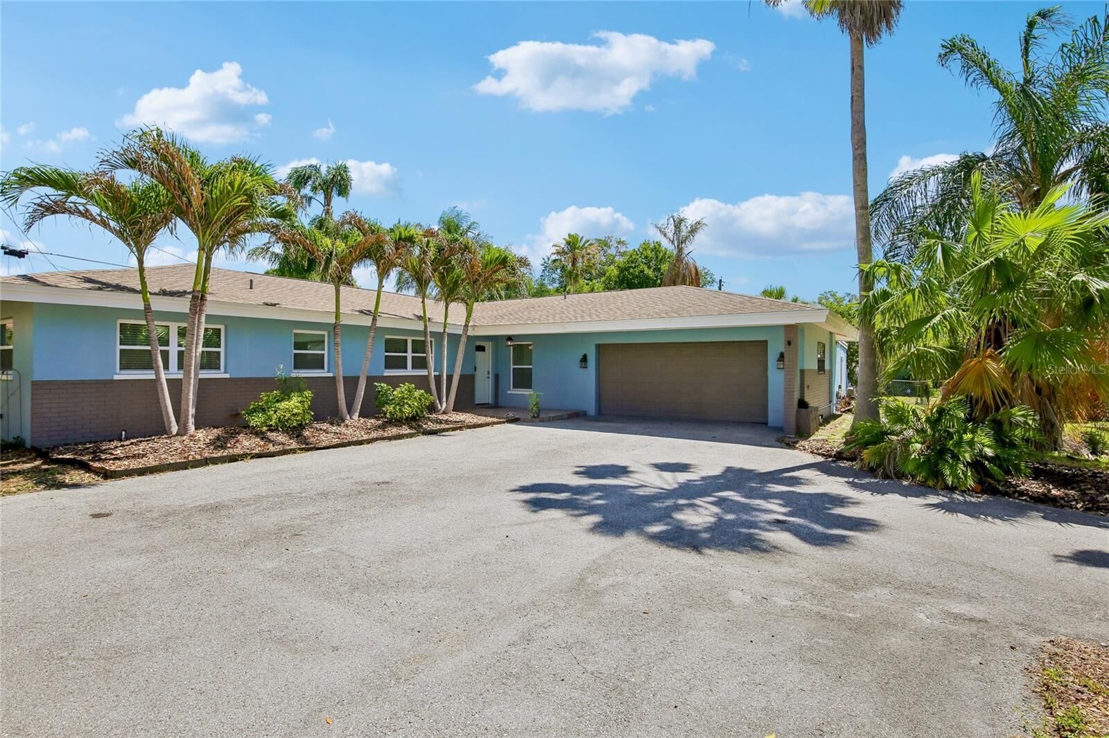 Property Photo:  1872 Hunt Lane  FL 33764 