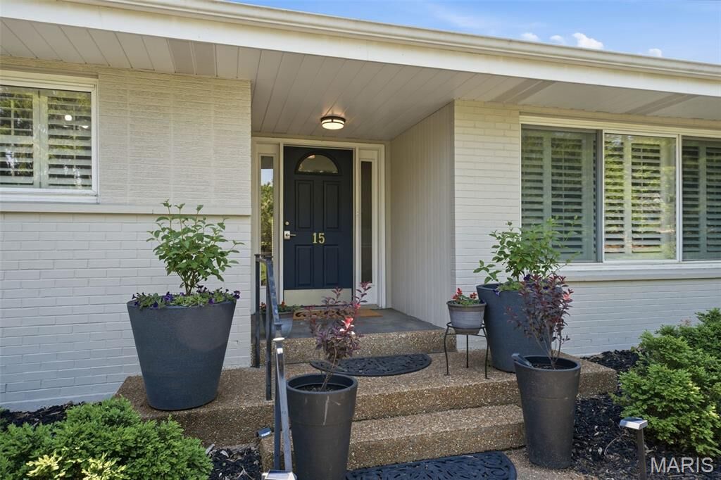Property Photo: 15 Glen Creek Lane MO 63124