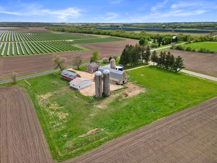 Property Photo: W9650 Creek Rd WI 53114