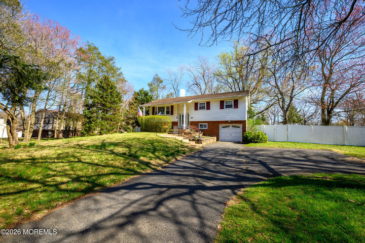 Property Photo:  8 Holiday Road  NJ 07726 