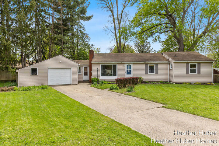 Property Photo:  914 Foster Court NE  MI 49505 