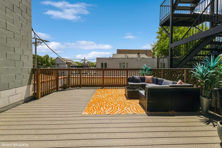 Property Photo:  2051 W Belmont Avenue 1  IL 60618 