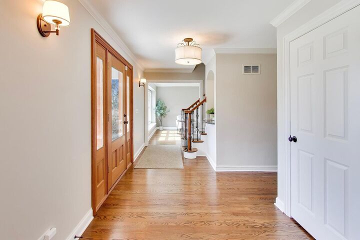 Property Photo:  1212 W Clarendon Road  IL 60004 