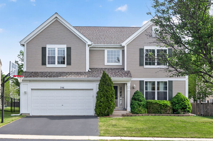 Property Photo:  746 Bluebell Lane  IL 60140 