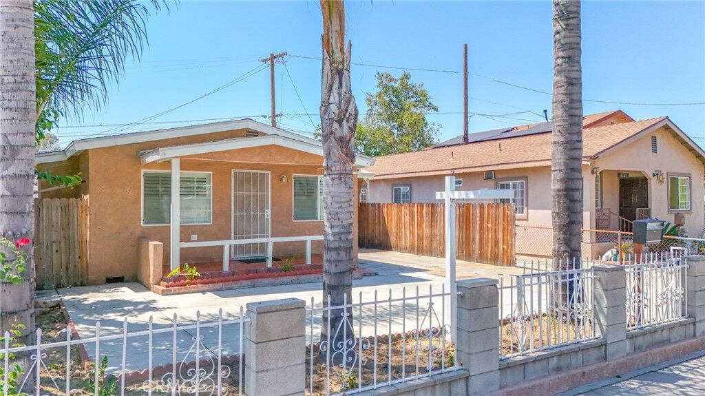 Property Photo:  4715 Ivy  CA 90660 