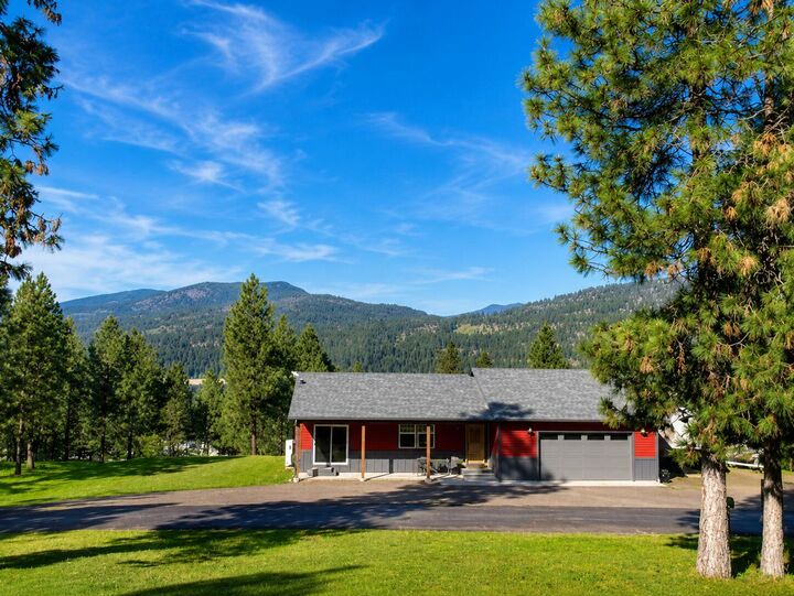 Property Photo:  1420 Sherman View Way  WA 99141 