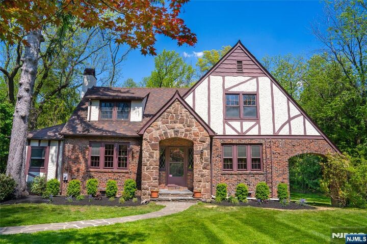 Property Photo:  184 Old Short Hills Road  NJ 07078 
