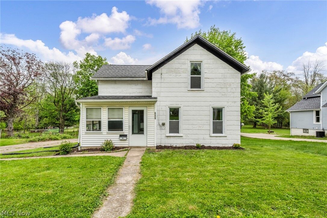 Property Photo:  262 E Walnut Street  OH 44281 
